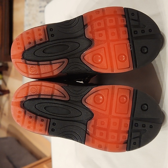 SPIDERMAN NEW LIGHTED HEELS WINTER BOOTS SIZE 8. - Picture 7 of 10